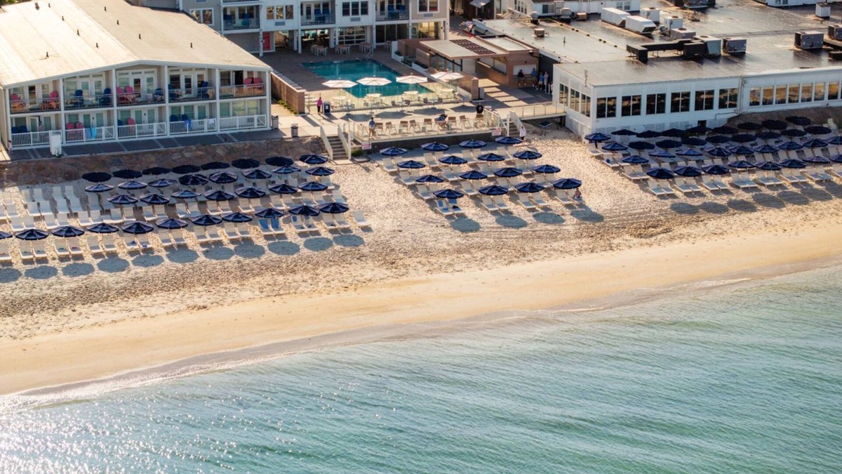 Silver Beach Hotel | Coastal-Style Retreat! 3 Spacious Units Near Woods Hole Aquarium! Parking, Pool!