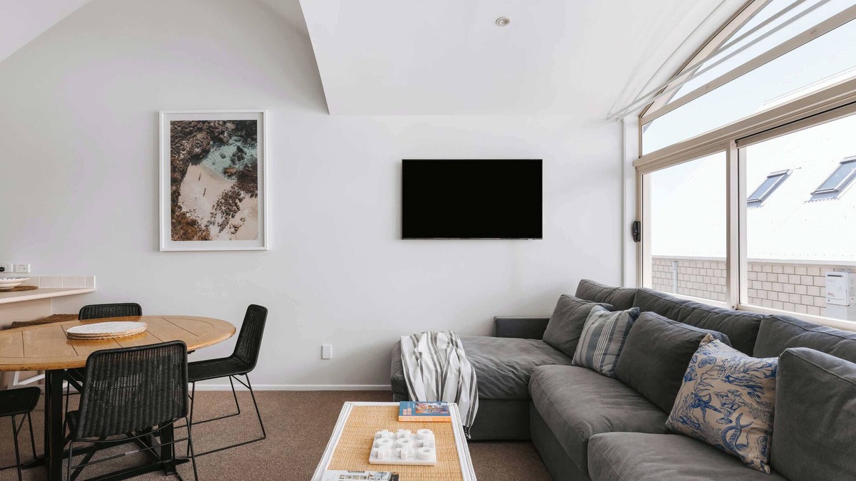 Mount Maunganui House | Coastal townhouse - downtown location & Beach