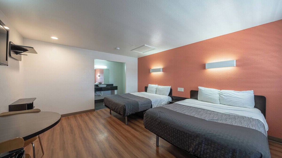Castroville Hotel | Coastal Valley Inn