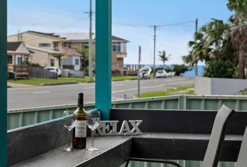 Shellharbour House | Coastal Vibes - Walk to beach, Marina, Cafes and Pubs