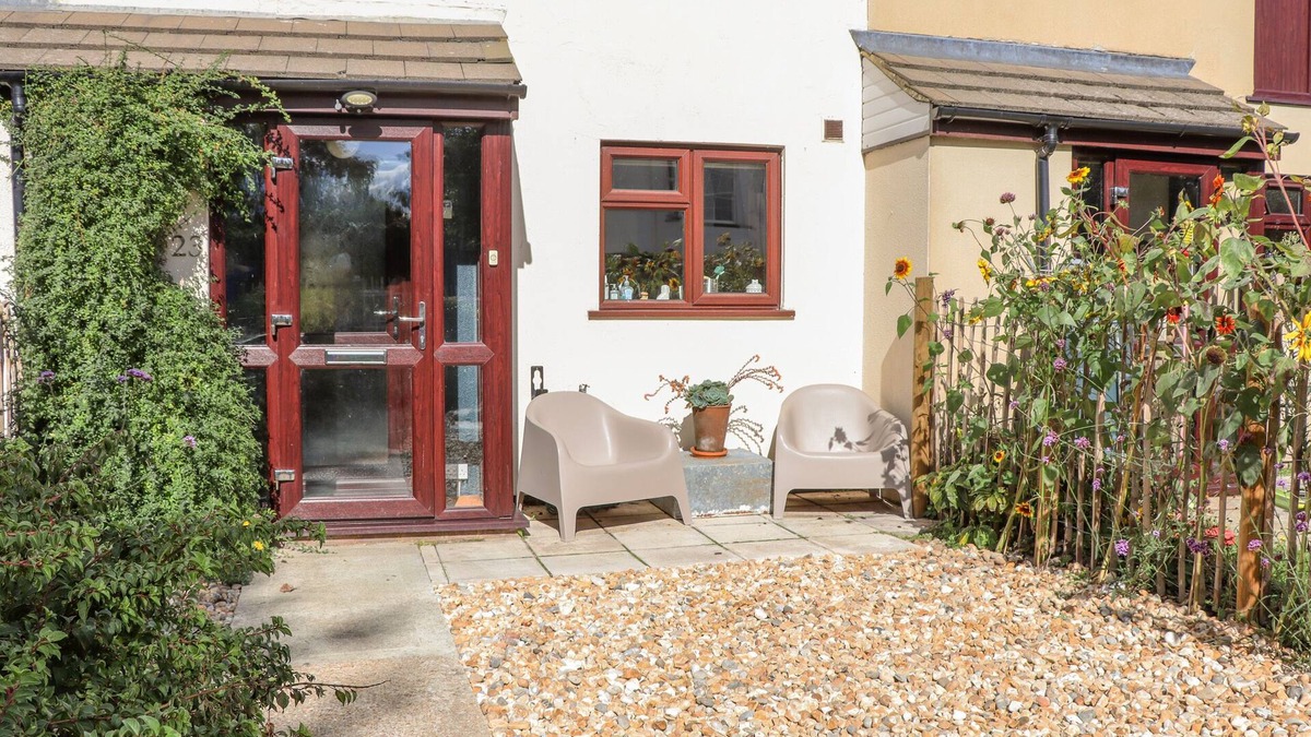 Rye Harbour House | COASTGUARD COTTAGE, pet friendly, with a garden in Rye Harbour