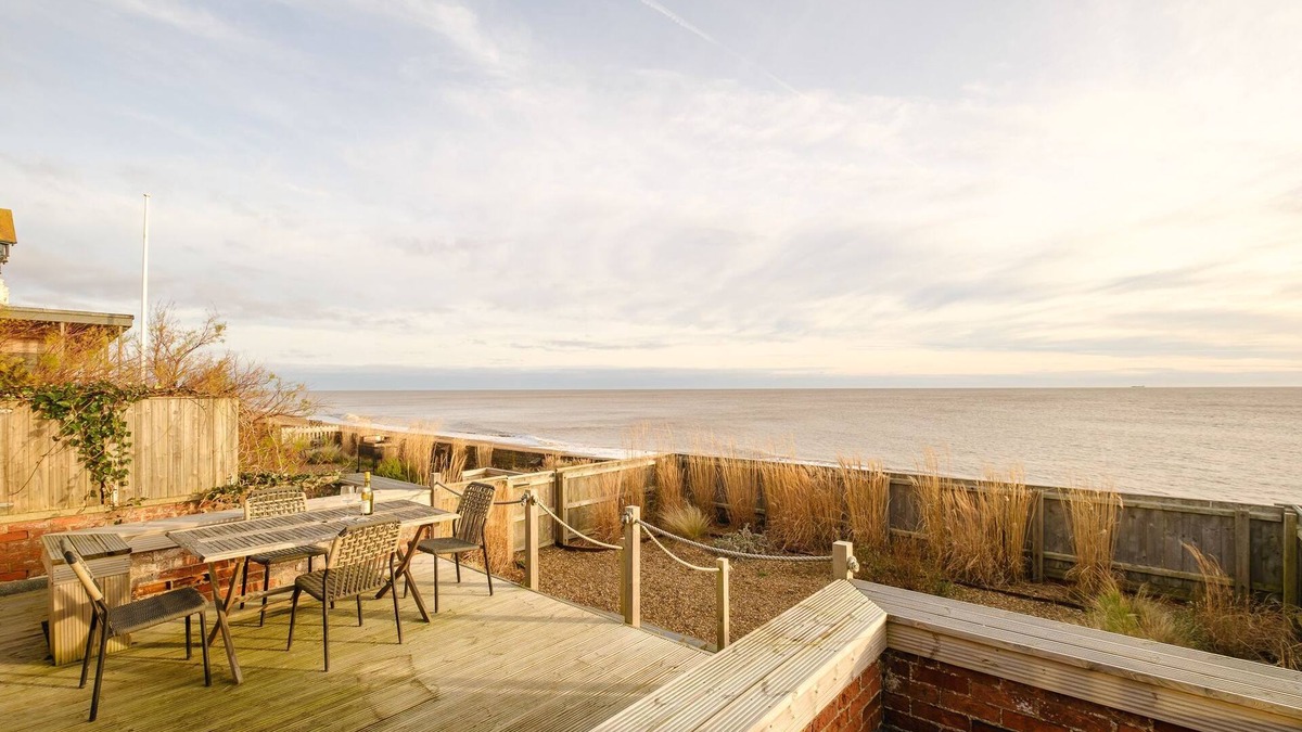 Aldeburgh Cottage | Coastguards - sleeps 6 guests in 3 bedrooms