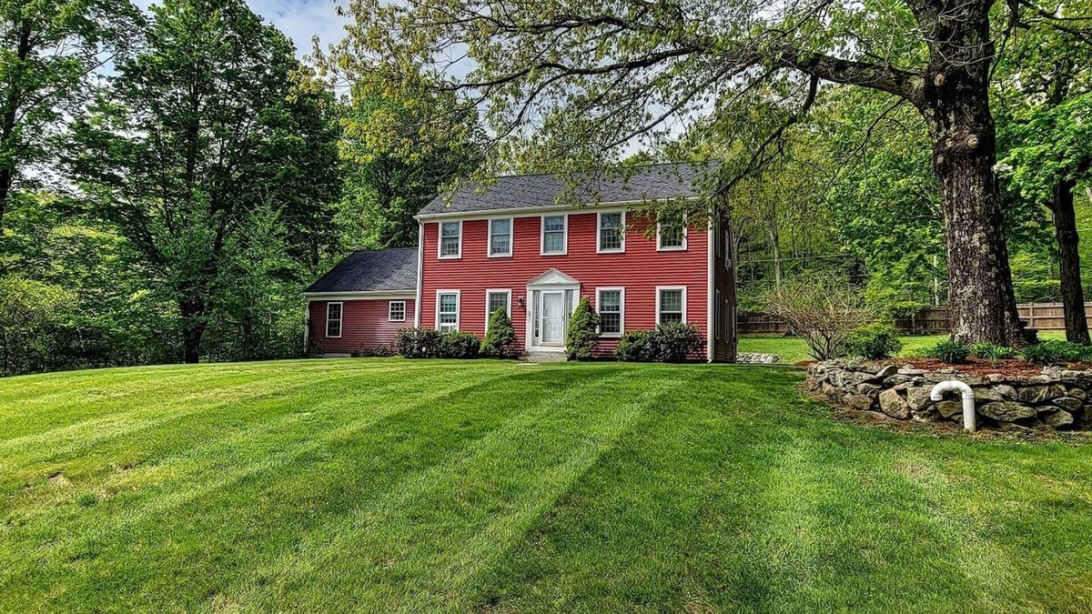 Dublin House | Cobb Meadow House - Cozy 5 Bedroom New England home in The Monadnock Region