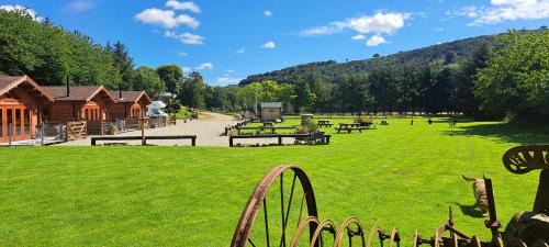 Turriff Ski Chalet | Cobblehouse Country Cabins no TRADE WORKERS