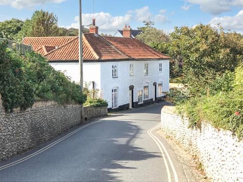 Mundesley House | Cobbler's Cottage