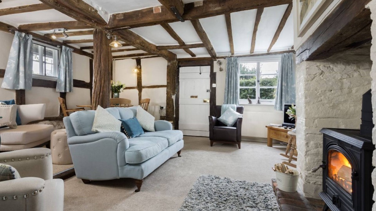 Pembridge Cottage | Cobblers Cottage, A delightful, pet friendly, character cottage.