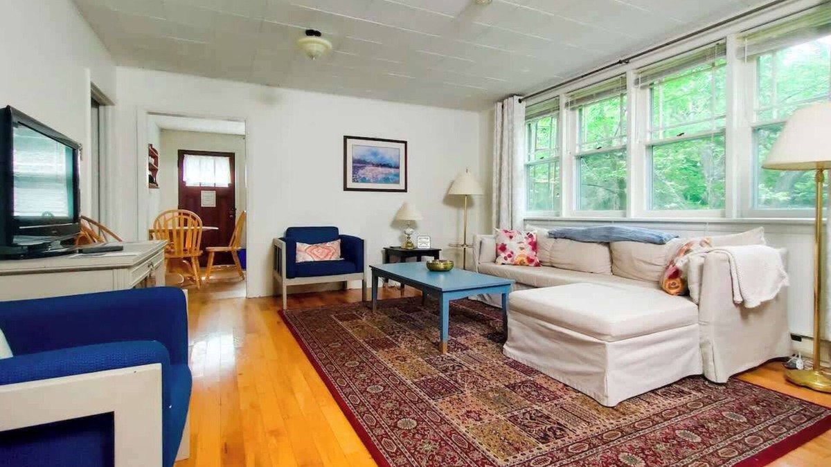 Tay Valley Cabin | Cobblestone 2-Bedroom Cottage #2 "Graham"