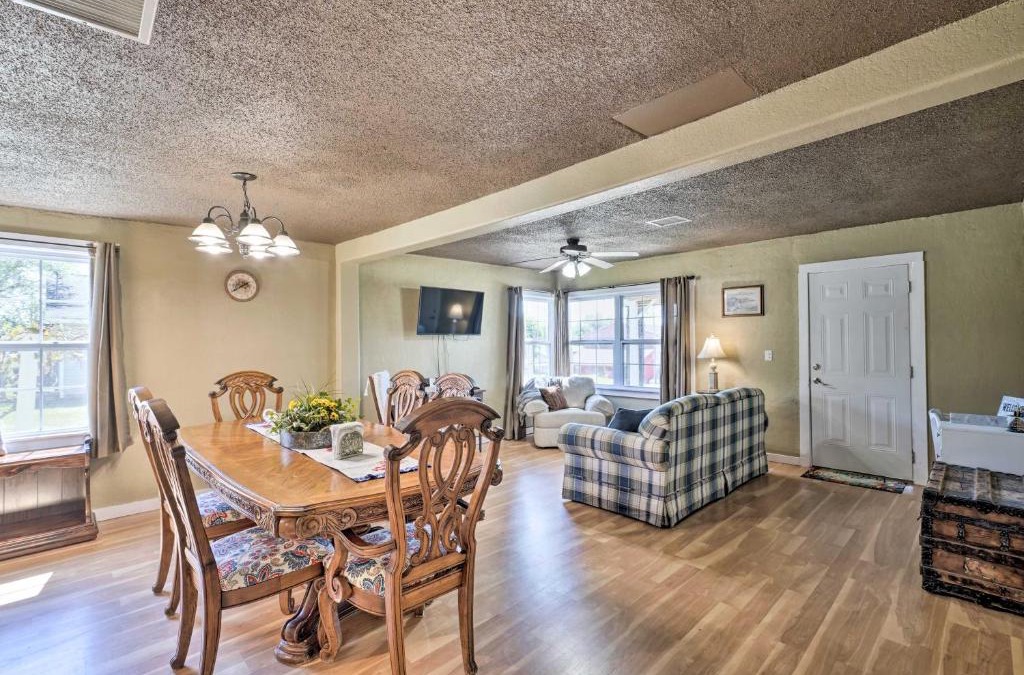 Hermitage House | Cobblestone Cottage - 10 Mi to Pomme de Terre!