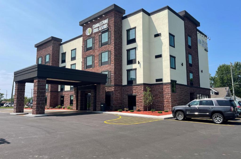 Little Chute Hotel | Cobblestone Hotel & Suites - Little Chute