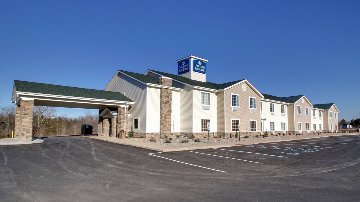Charlestown Hotel | Cobblestone Hotel & Suites - Charlestown
