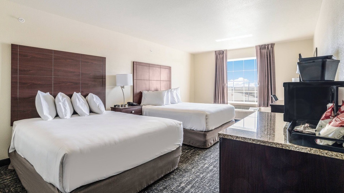 Newport Hotel | Cobblestone Hotel & Suites - Newport
