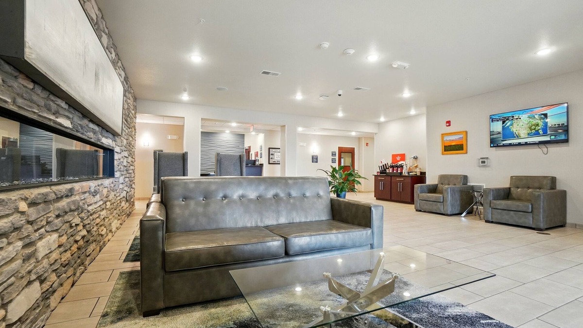 Russells Point Hotel | Cobblestone Hotel & Suites-RussellsPoint