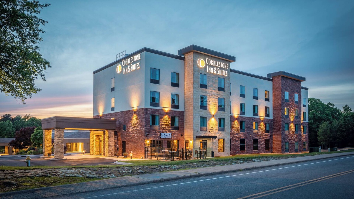 Fairfield Bay Hotel | Cobblestone Inn & Suites - Fairfield Bay