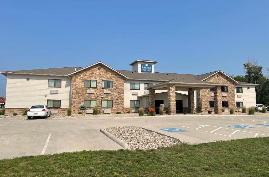 Clarion Hotel | Cobblestone Inn & Suites - Clarion