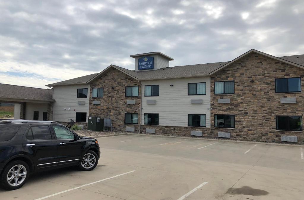 Denison Hotel | Cobblestone Inn & Suites - Denison | Oak Ridge