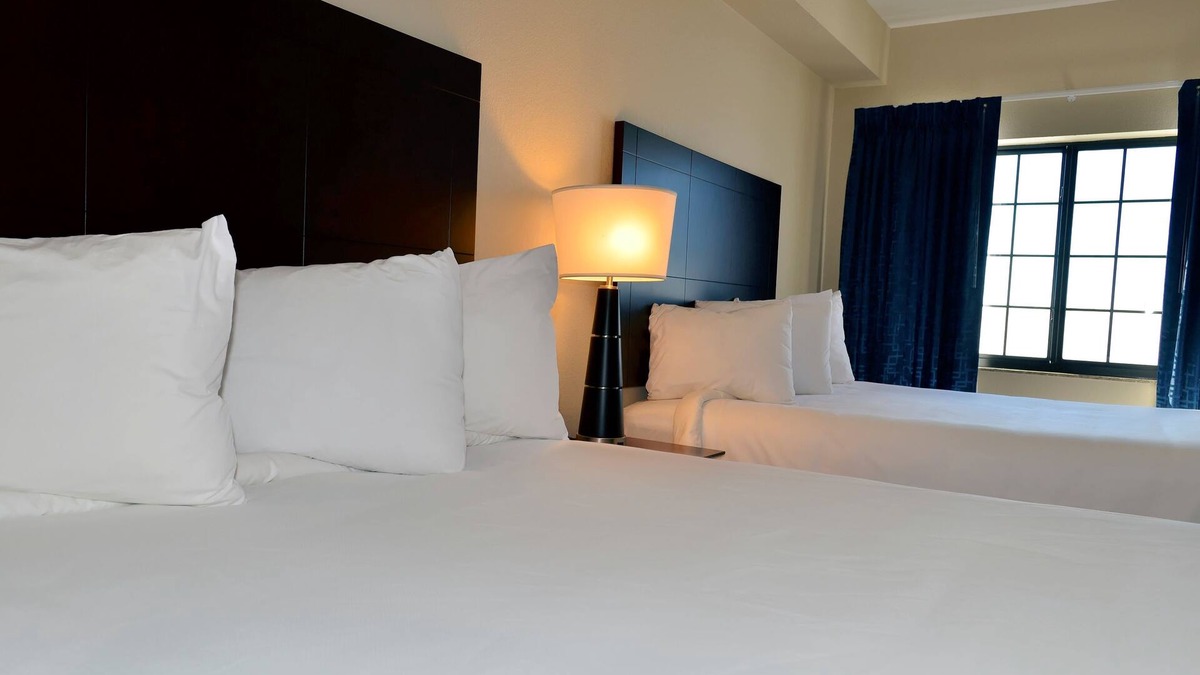 Holstein Hotel | Cobblestone Inn & Suites - Holstein
