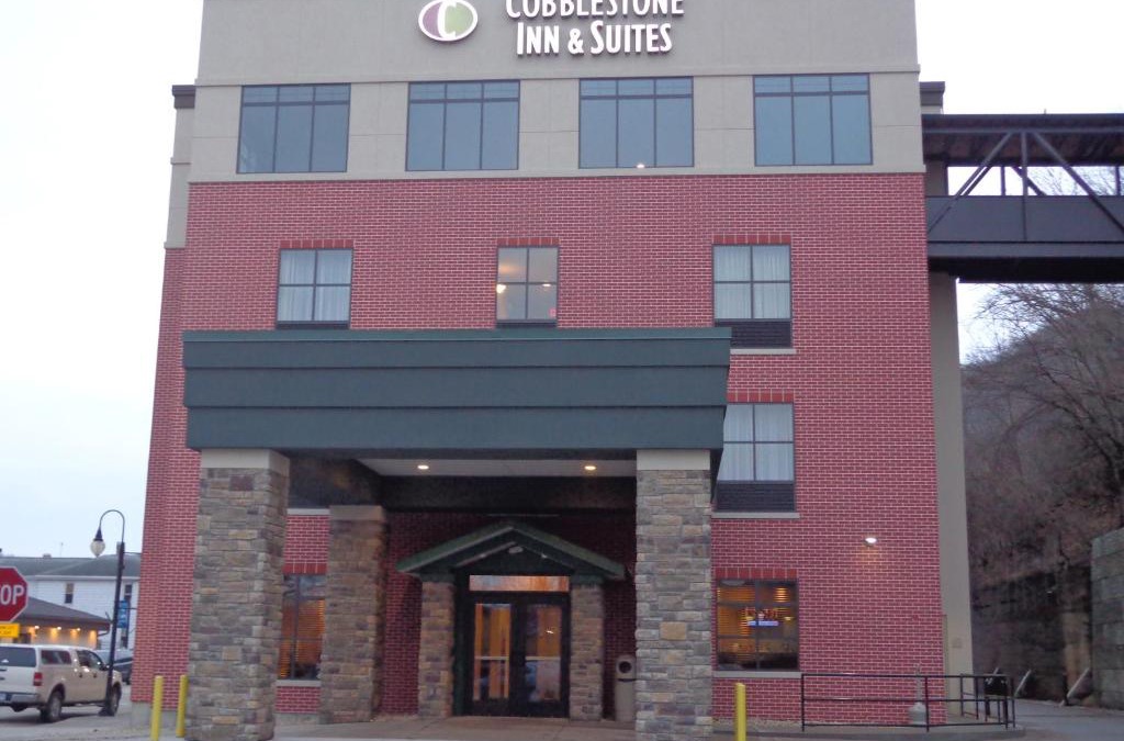 Marquette Hotel | Cobblestone Inn & Suites - Marquette
