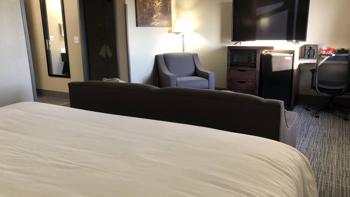Trenton Hotel | Cobblestone Inn & Suites - Trenton