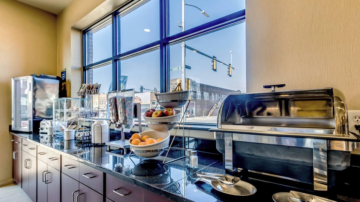 Waverly Hotel | Cobblestone Inn & Suites - Waverly