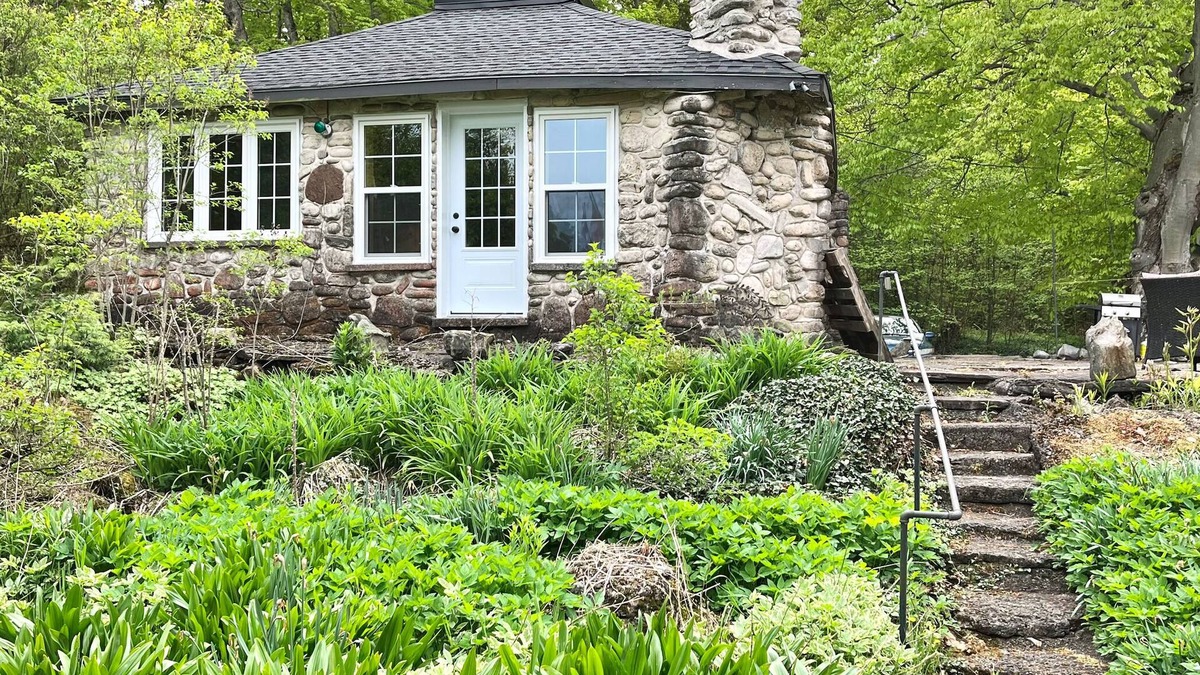 Lion's Head Cottage | Cobblestone: Natures Little HavennBruce Peninsula Permit Number STA-2024-249