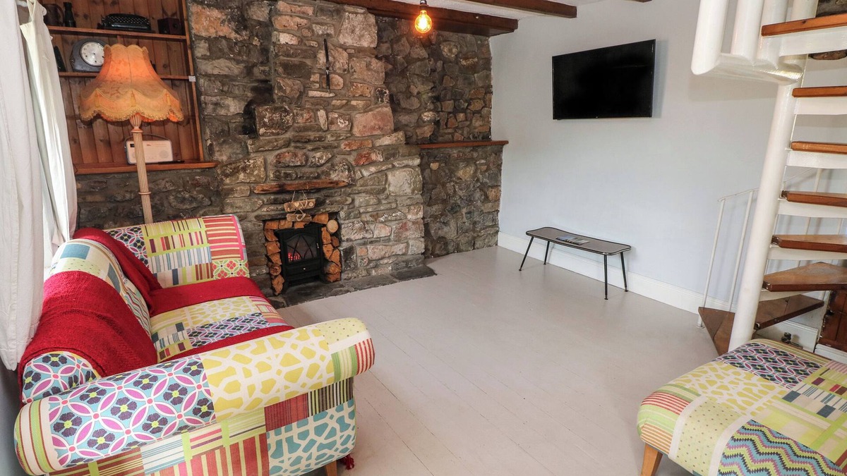 Newton Cottage | COBWEBS CORNER, pet friendly, character holiday cottage in Porthcawl