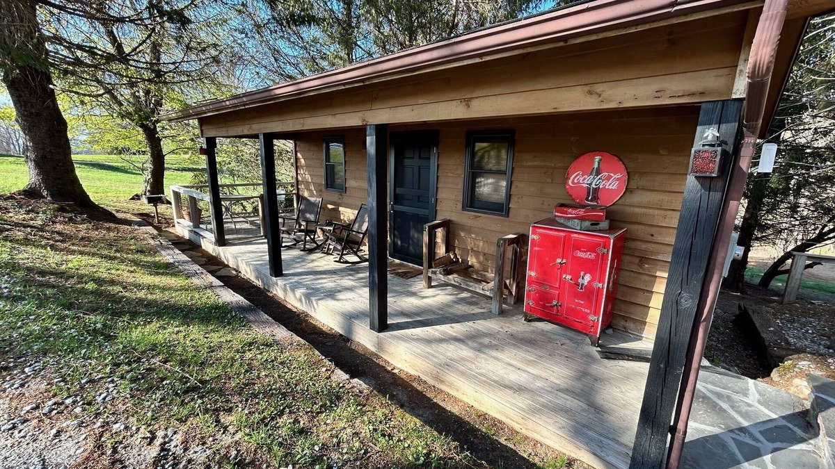 Scaly Mountain Cabin | Coca-Cola Cabin | Jetted Tub | Fireplace