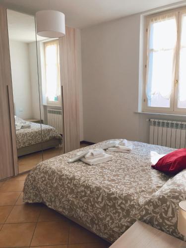 Serravalle Scrivia Apartment | "Coccole nel borgo" 2min to outlet apartment with terrace