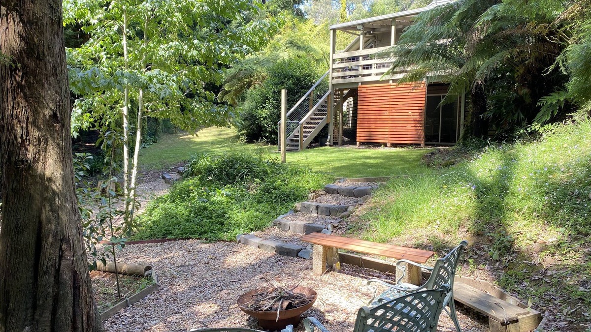 Cockatoo House | Cockatoo Rainforest Escape - family home with fire pit, surrounded by nature!