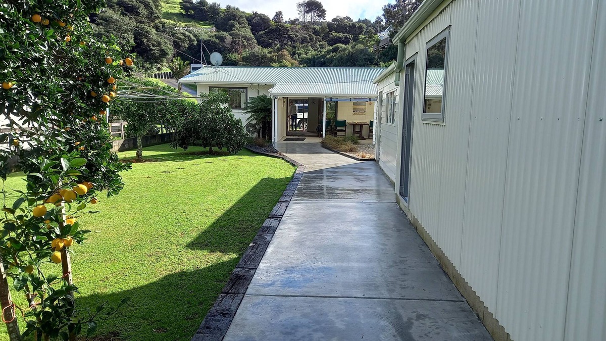 Coromandel House | Cockle Bay Cottage ~ Family Getaway at Shelly Beach ~ Boat Parking ~ Sleeps 10
