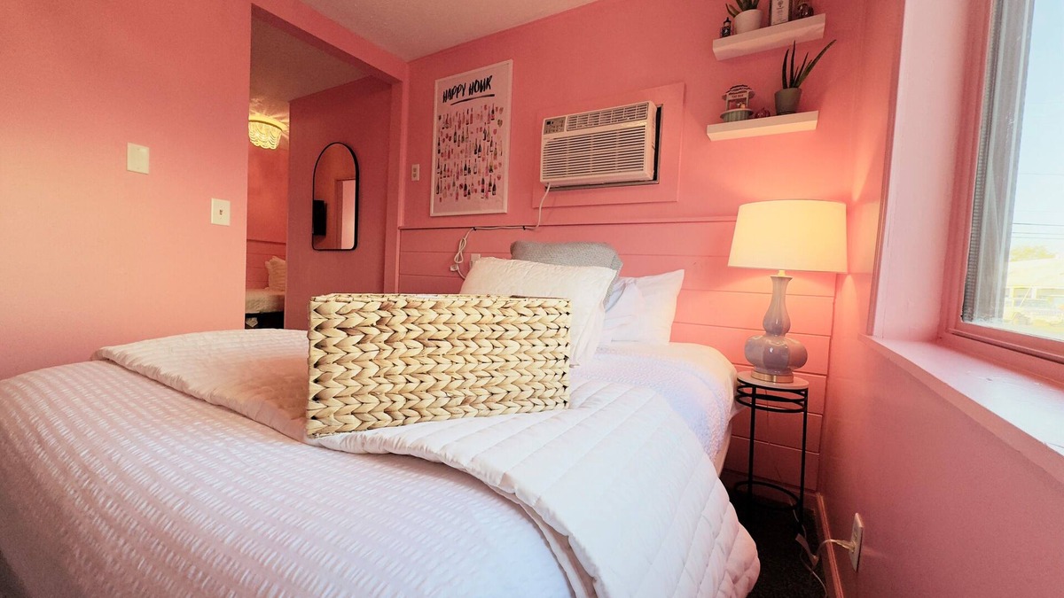 Sandusky Hotel | Cocktail Cabin: The Cosmo!