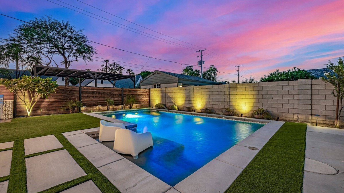 Encanto House | Cocktails & Cacti | Year-Round Pool + Hot Tub