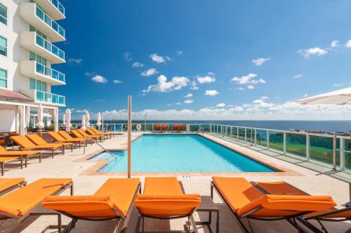 Coconut Grove Apartment | Cocktails & Coffee with bay & city view balconies