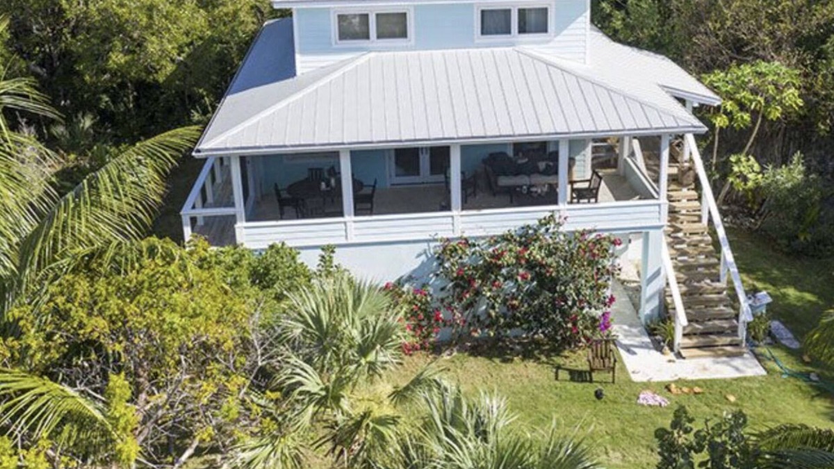 Green Turtle Cay Villa | Coco Bay, Green Turtle Cay, Generator, & steps to beach-sleeps 4-8