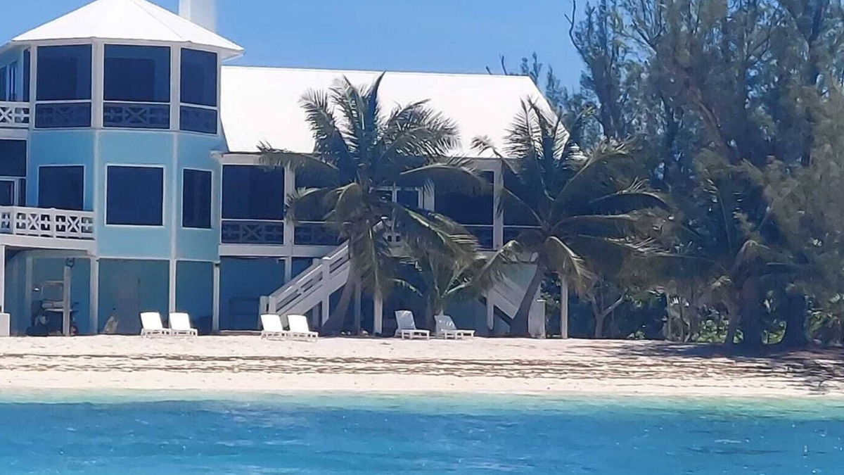 Green Turtle Cay House | Coco Bay House + Private Beach + Near Public Dock + Green Turtle Cay