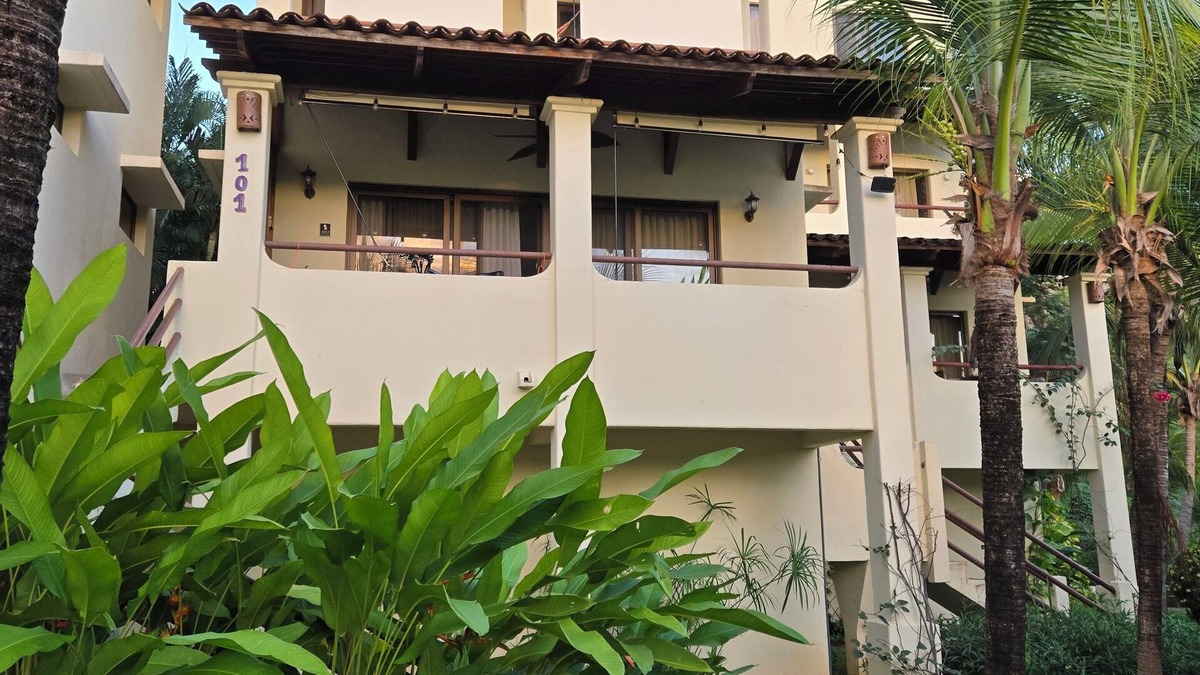 Coco Sunset Hills Condo | Coco Beach, Las Palmas, Guanacaste. Cozy 2-bedroom condo. Pet friendly.