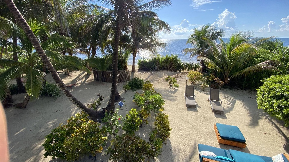 San Pedro Villa | Coco Caye Villa, Private 2 bedroom Beachfront Villa, Balcony,Pool- Gold Standard