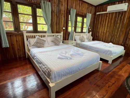 Ban Kluai House | Coco farm stay Suanphueng