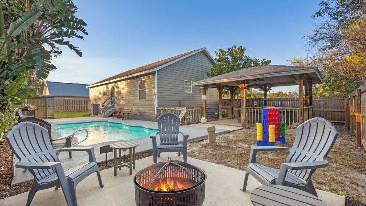Cocoa House | Cocoa pool+jacuzzi house! Firepit! Near Cape Canaveral+USSA fields!Dogs welcome