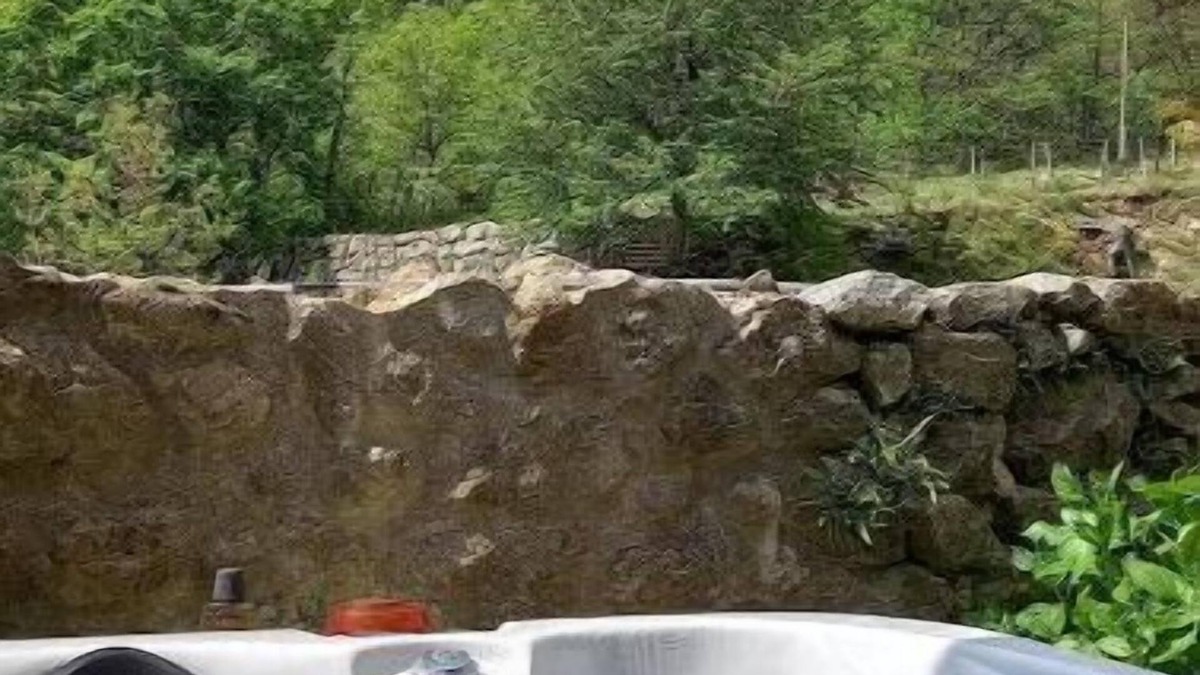 Labastide-sur-Besorgues House | Cocon Pour 2 Avec Jacuzzi, Sauna en Ardèche Verte