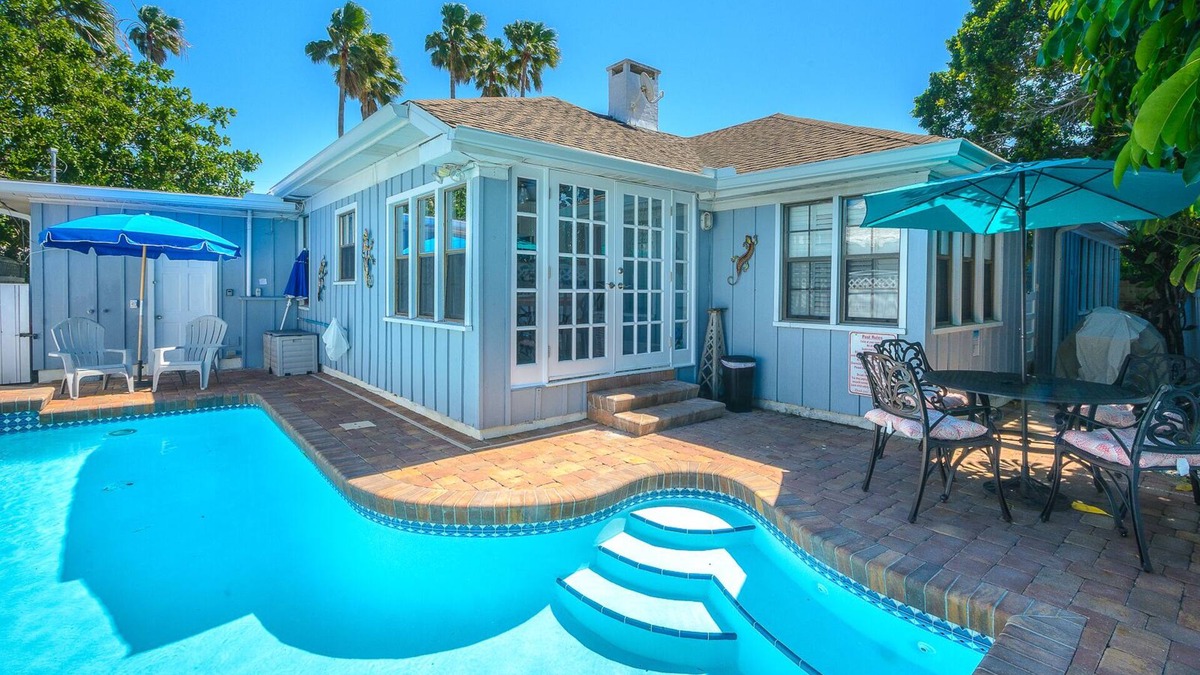 Bay Esplanade House | Coconut Beach House | Private Pool | Clearwater Beach