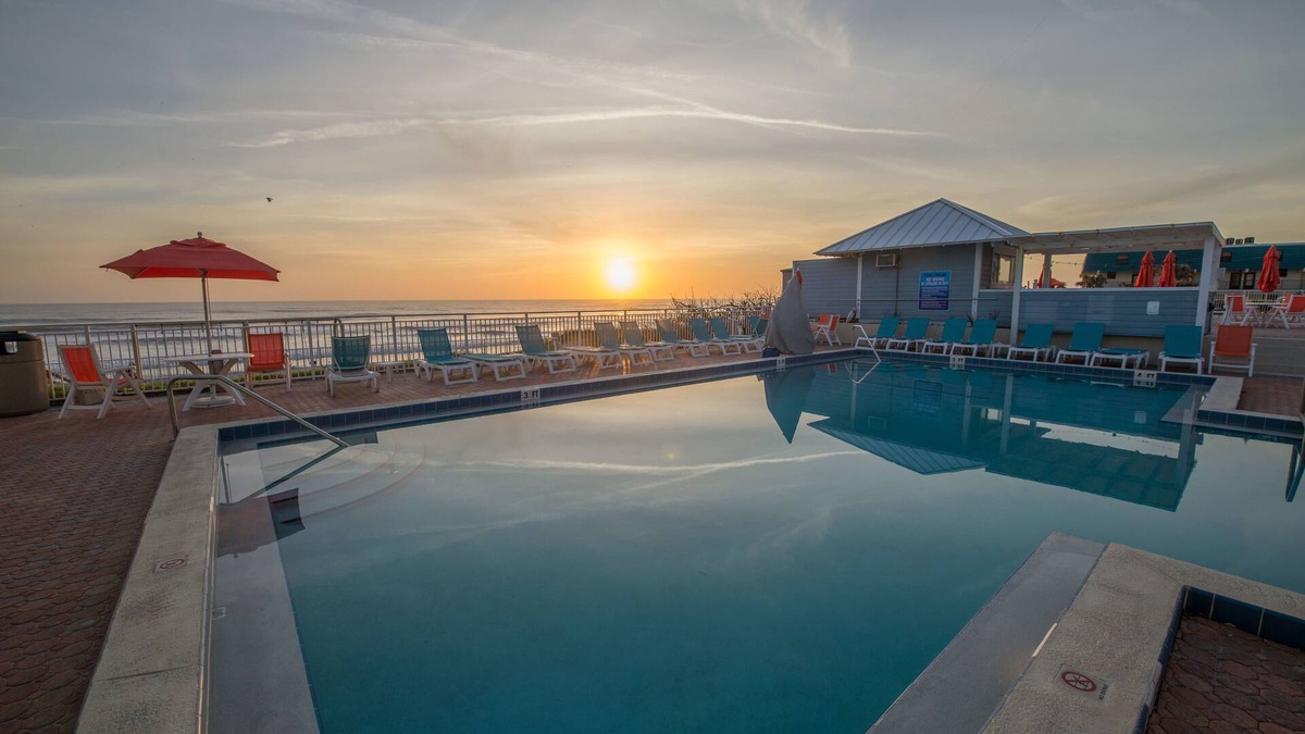 New Smyrna Beach Hotel | Coconut Palms Beach Resort II a Ramada by Wyndham