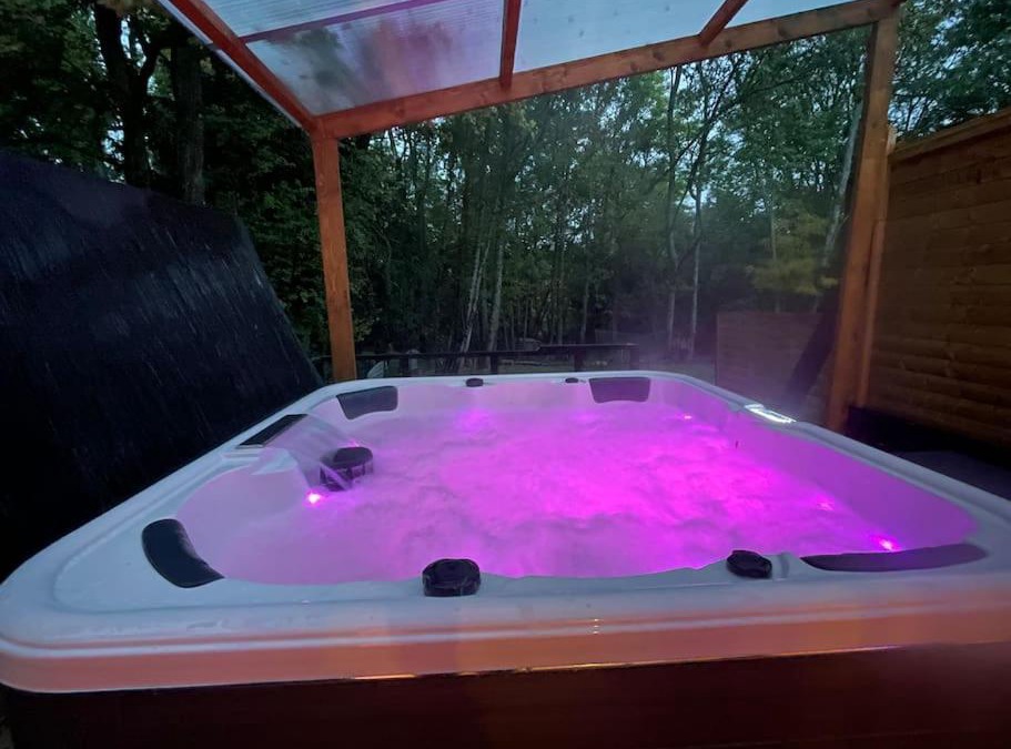 Semoy House | Cocoon Room - jacuzzi