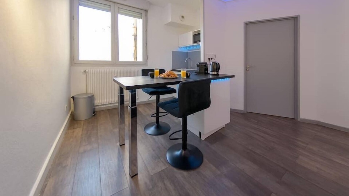 Montbeliard Apartment | Cocooning Room - Appart'Hôtel