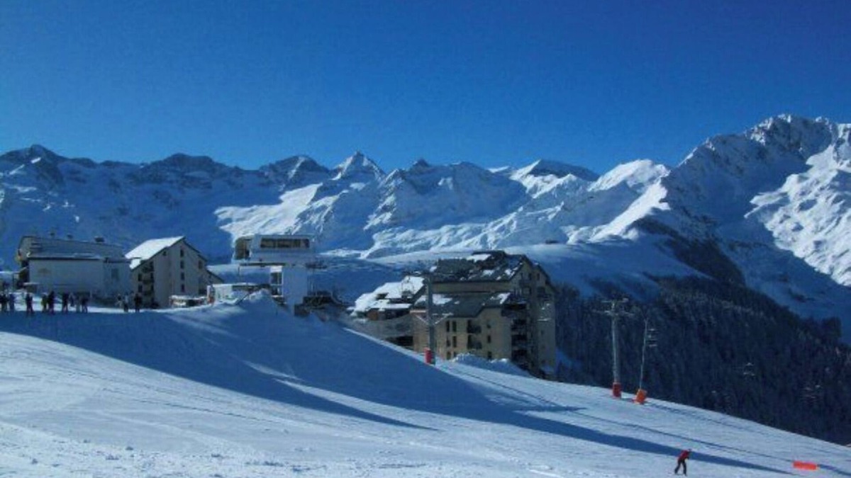Saint-Aventin Apartment | Cocooning studio you will enjoy the breathtaking view of the mountains
