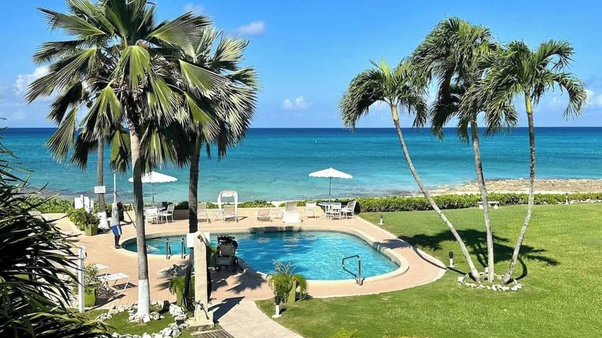 Seven Mile Beach Condo | Cocoplum #8 Oceanfront Condo on 7 Mile Beach