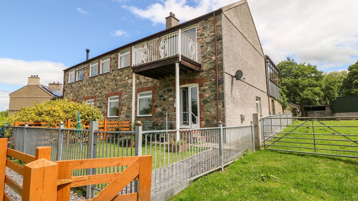 Gallt Y Foel Cottage | Coed y Glyn Bach Equestrian