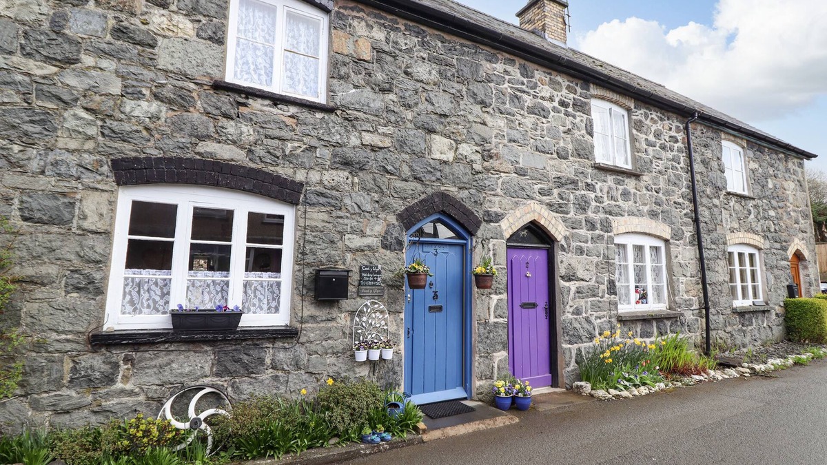 Llanuwchllyn Cottage | COED Y GLYN, pet friendly, character holiday cottage in Bala