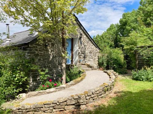 Lampeter House | Coedmor Cottages