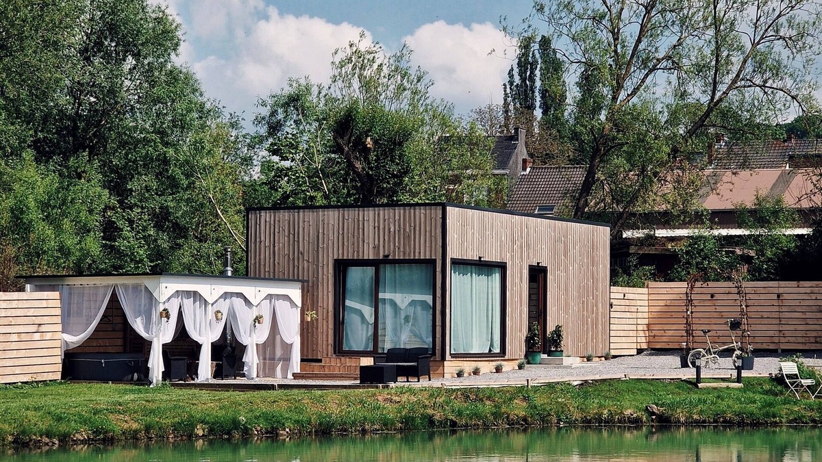 Les Ternes House | Coeur Nature Private estate with view, wood-fired sauna and Jacuzzi.