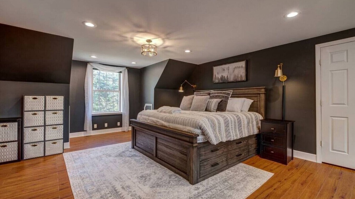 Silver Lake House | Coffee Bar, Hot Tub, Fenced-In Yard, and Fire Pit!